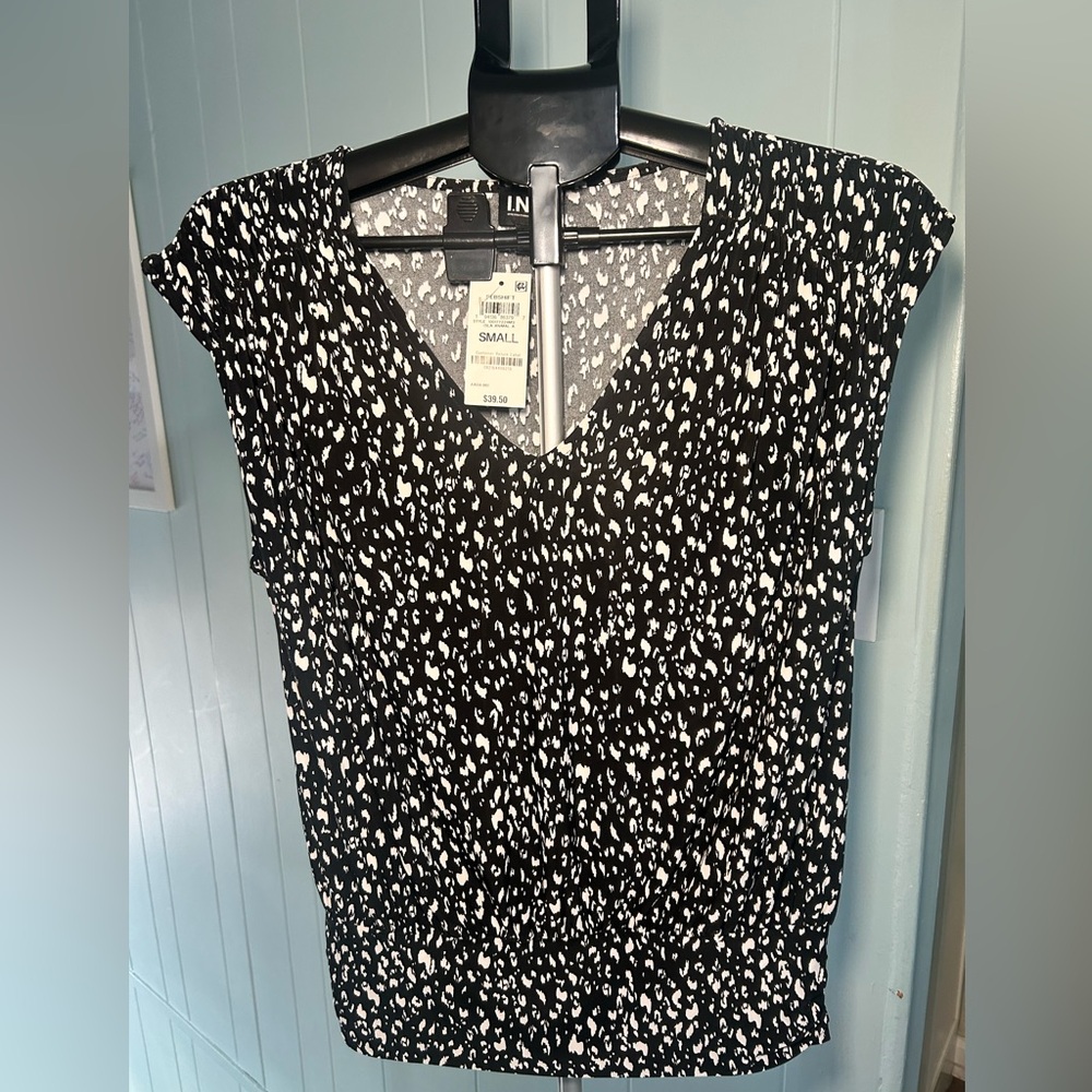 INC black and white pattern top NWT